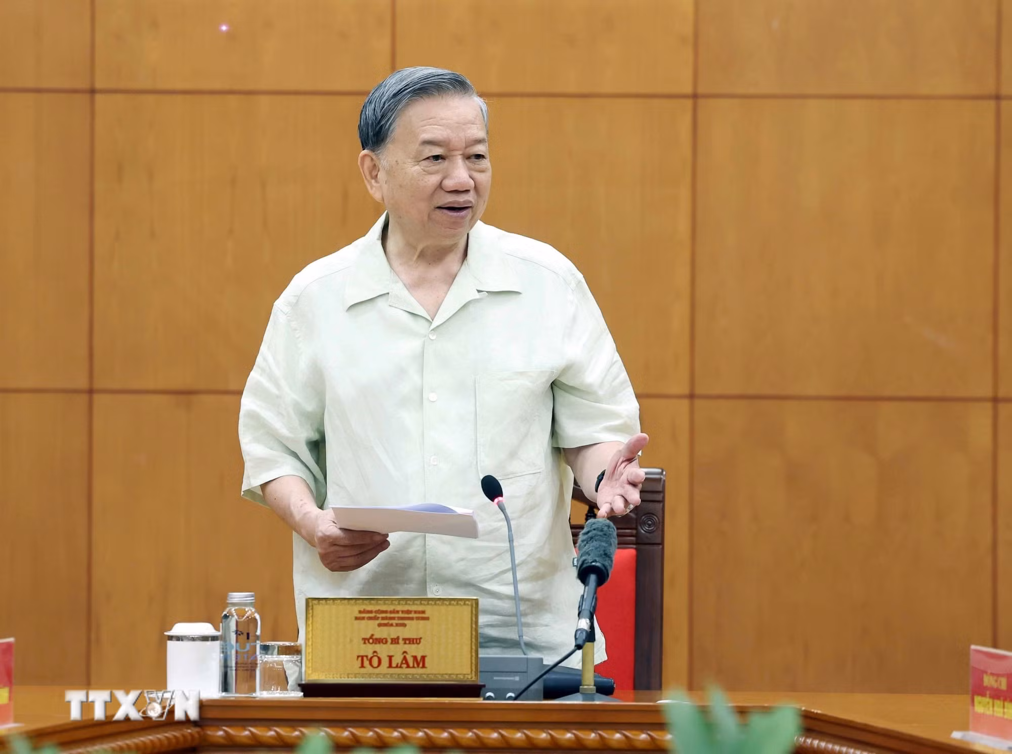 ttxvn-tong-bi-thu-lam-viec-voi-ban-thuong-vu-dang-uy-chinh-phu-ve-danh-gia-viec-trien-khai-nghi-quyet-cua-trung-uong-va-bo-chinh-tri-2.jpg