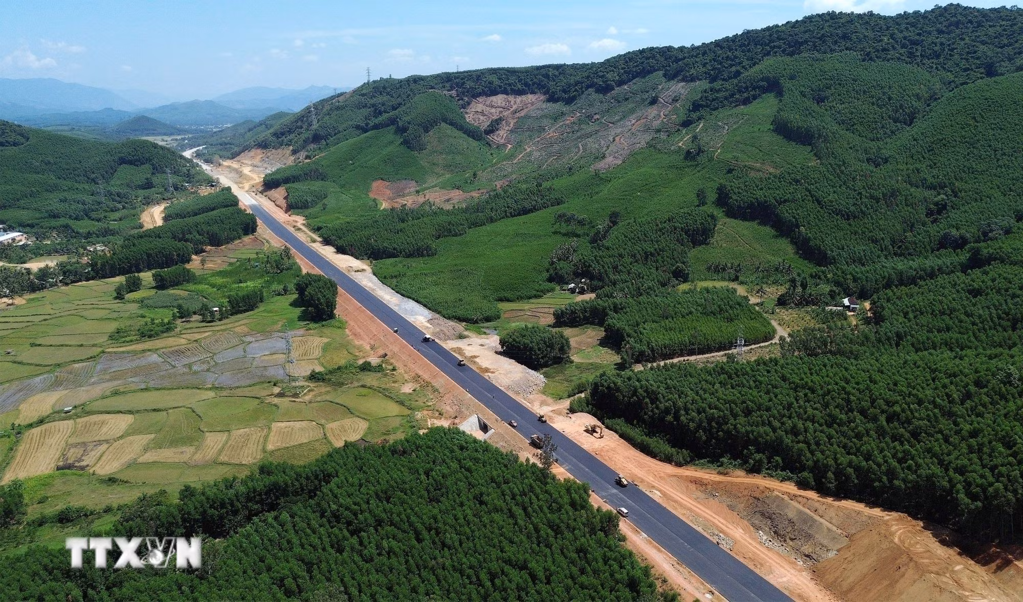 ttxvn-du-an-cao-toc-hoai-nhon-quy-nhon-1401.jpg