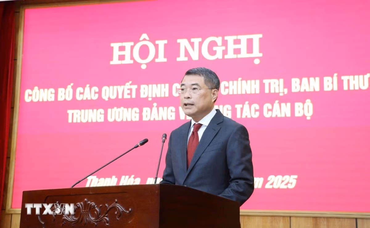 ttxvn-cong-bo-quyet-dinh-cua-bo-chinh-tri-ve-cong-tac-nhan-su-tai-tinh-thanh-hoa-1709-2.jpg