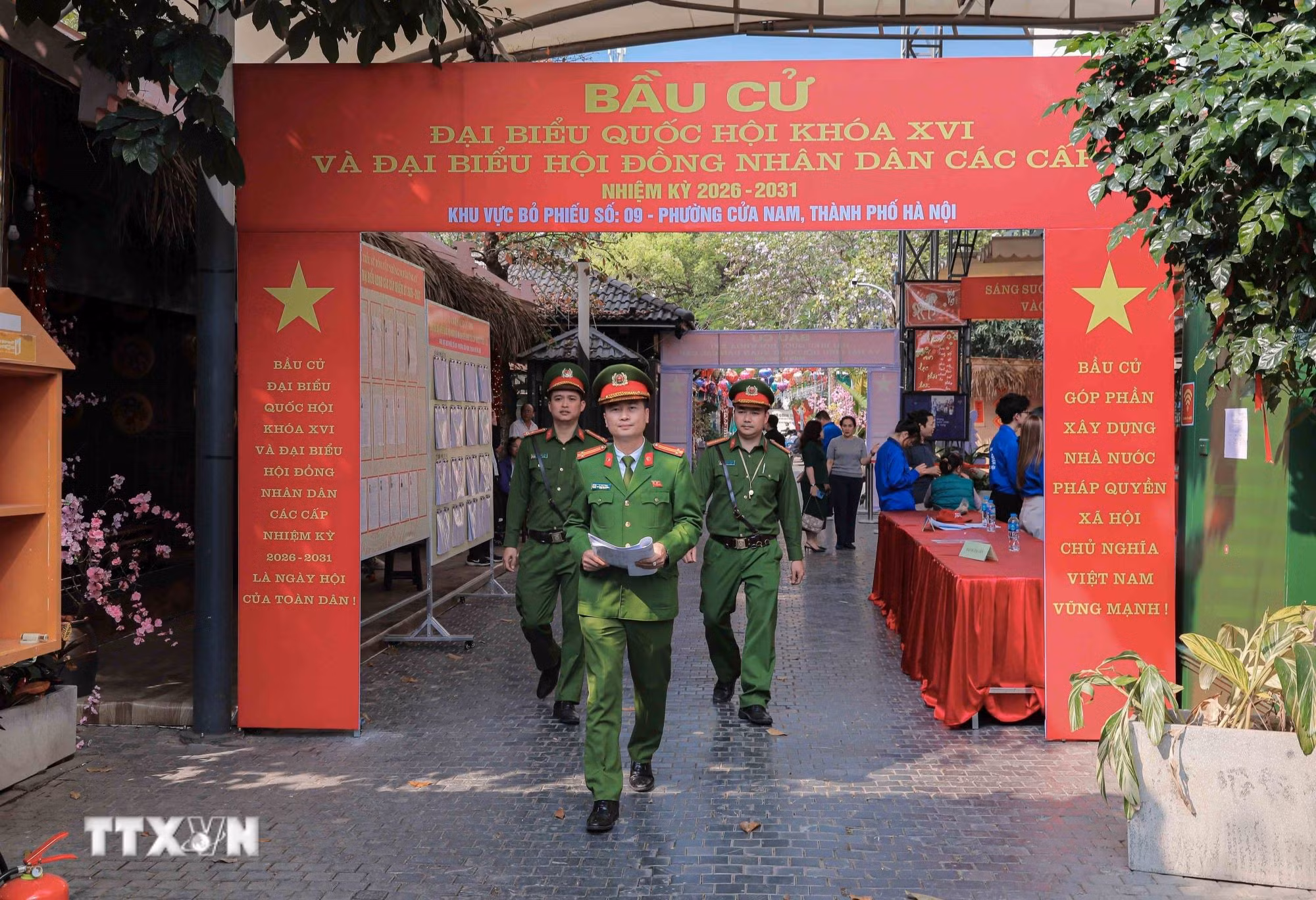 ttxvn-ha-noi-phuong-cua-nam-trien-khai-dong-bo-phuong-an-bao-ve-an-ninh-bau-cu-13-3.jpg