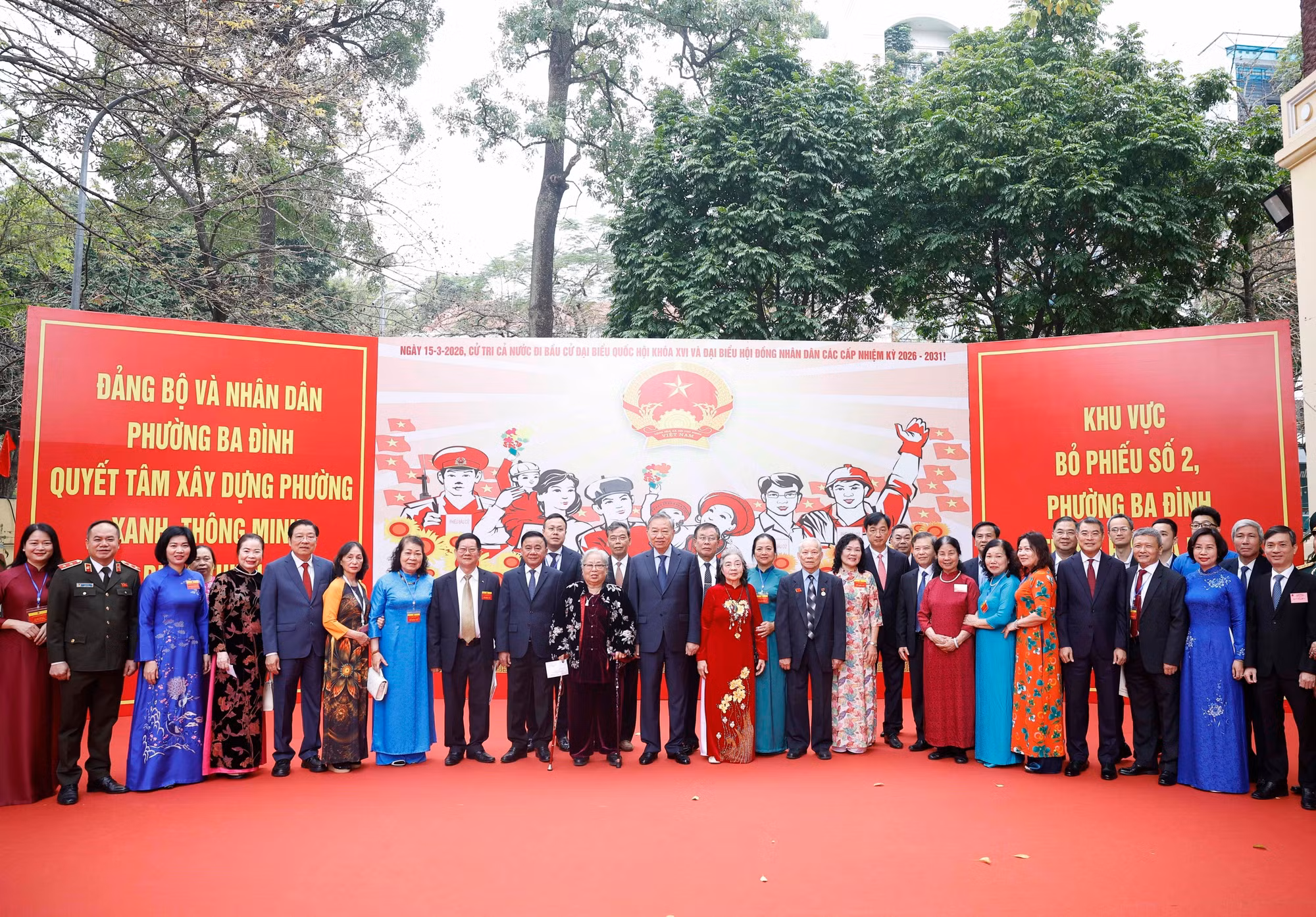 tong-bi-thu-to-lam-bo-phieu-bau-cu-tai-phuong-ba-dinh-ha-noi-15-12.jpg