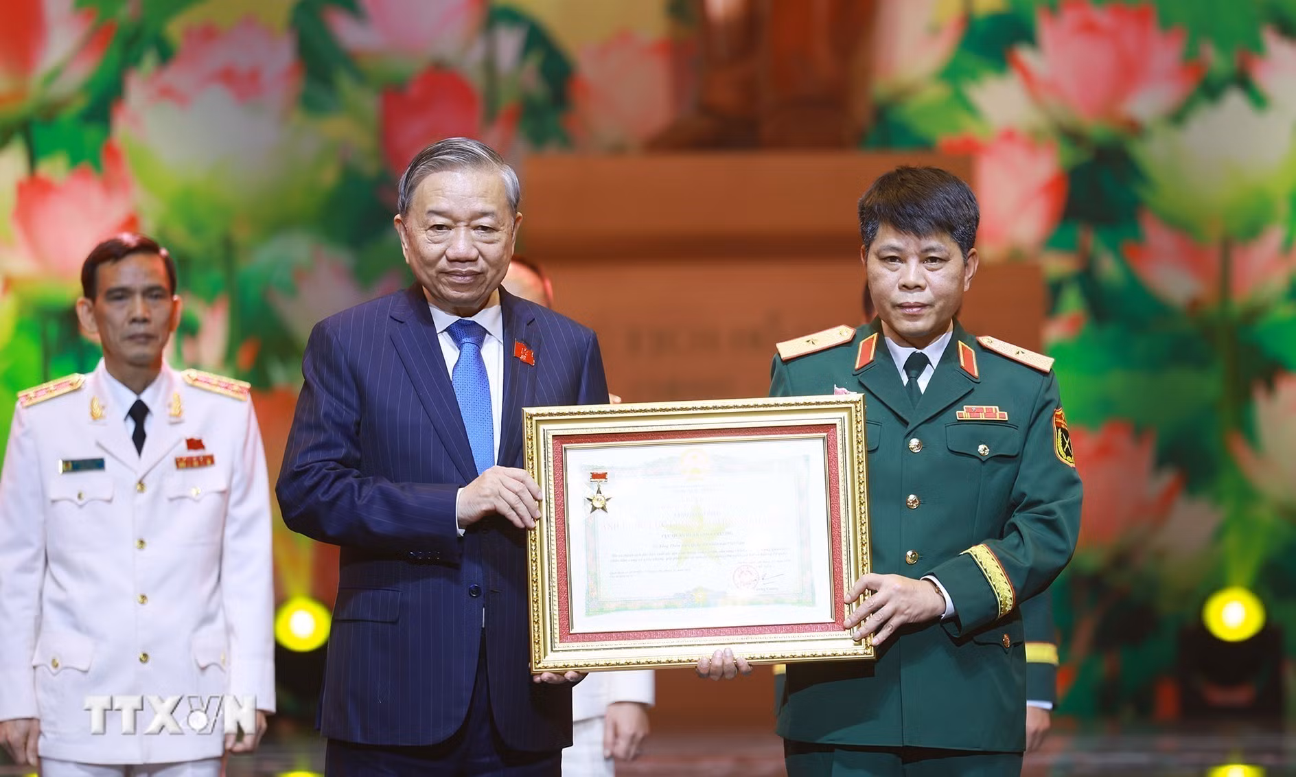 ttxvn-khai-mac-dai-hoi-thi-dua-yeu-nuoc-toan-quoc-lan-thu-xi-27-15.jpg