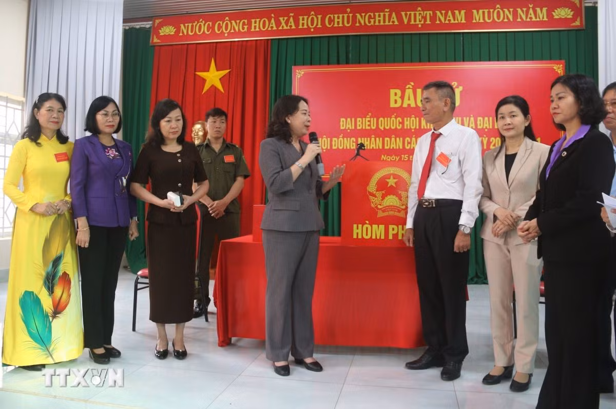 ttxvn-pho-chu-tich-nuoc-vo-thi-anh-xuan-kiem-tra-cong-tac-bau-cu-tai-dong-nai-0602-2.jpg