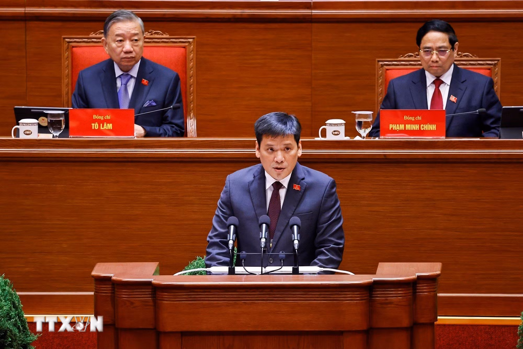 ttxvn-dai-hoi-dang-xiv-phien-thao-luan-tai-hoi-truong-ve-cac-van-kien-dai-hoi-2101-2.jpg