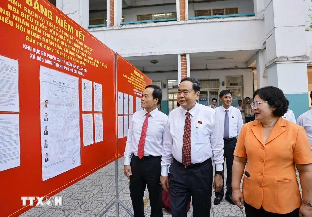 ttxvn-chu-tich-quoc-hoi-kiem-tra-cong-tac-bau-cu-tai-tp-ho-chi-minh-15-3.jpg