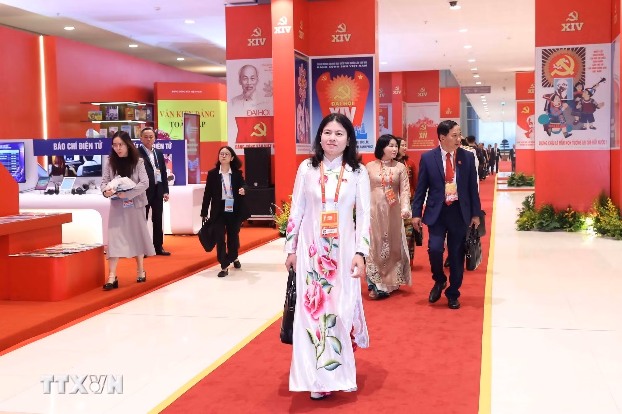 ttxvn-cac-dai-bieu-du-phien-hop-tru-bi-dai-hoi-dang-toan-quoc-lan-thu-xiv-19-4.jpg