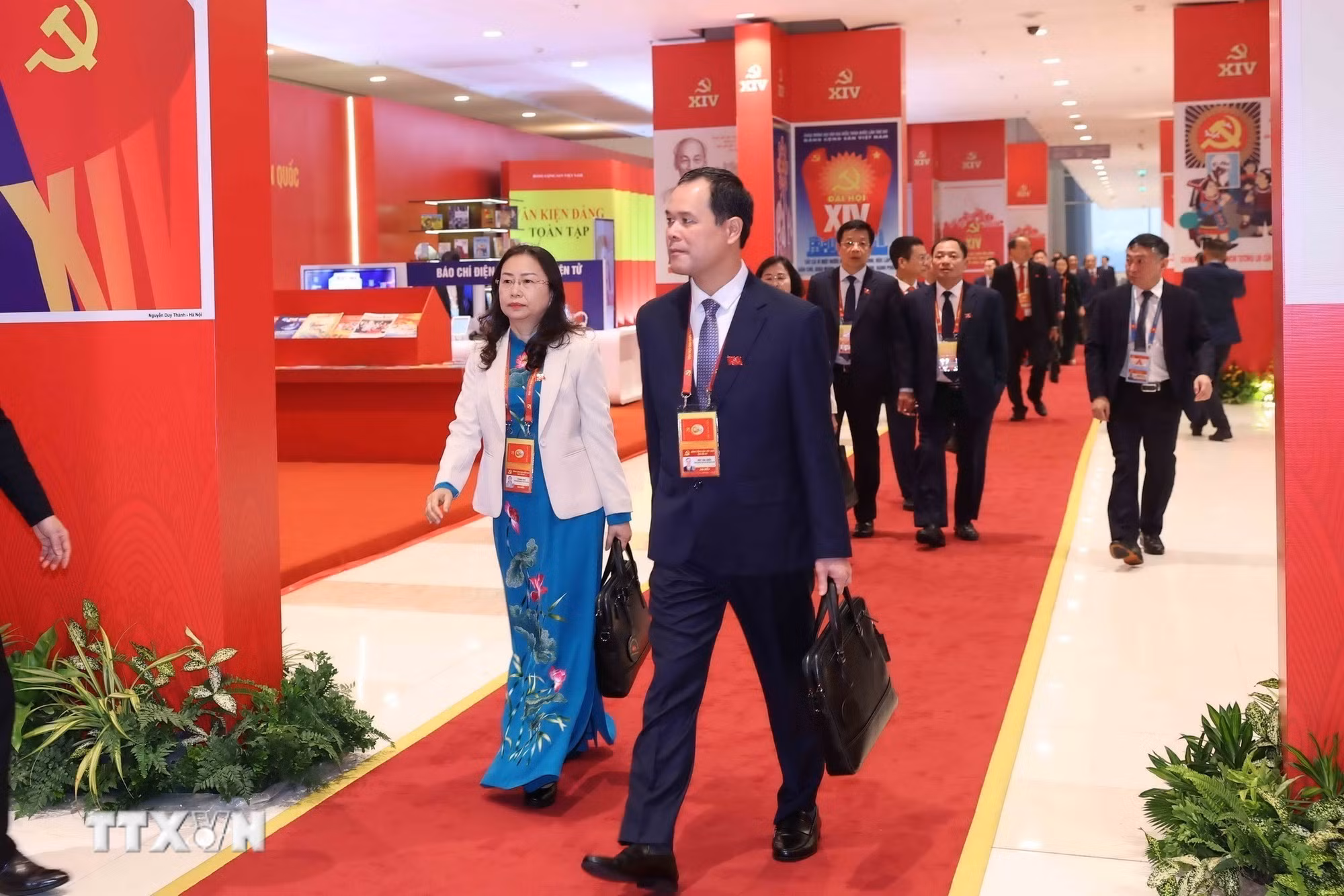 ttxvn-cac-dai-bieu-du-phien-hop-tru-bi-dai-hoi-dang-toan-quoc-lan-thu-xiv-19-3.jpg
