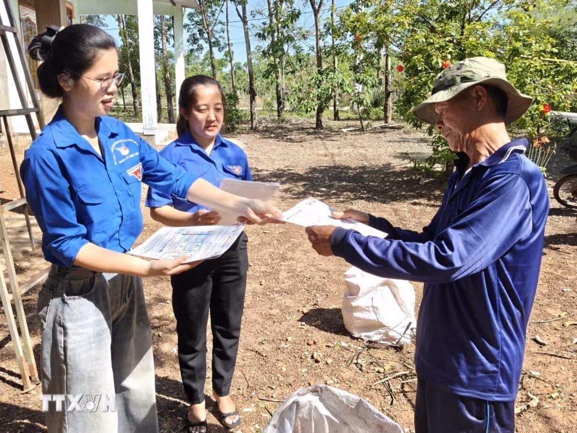 ttxvn-bau-cu-quoc-hoi-va-hdnd-day-manh-chuyen-doi-so-dua-ngay-hoi-bau-cu-den-voi-dong-bao-dan-toc-thieu-so-1103-2.jpg