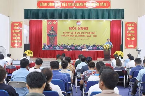 Cử tri kiến nghị tăng biên chế cho các phòng, ban chuyên môn cấp xã