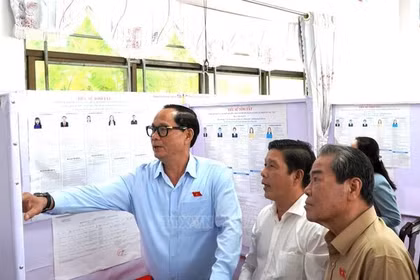 Phó Chủ tịch Quốc hội Trần Quang Phương kiểm tra công tác chuẩn bị bầu cử tại An Giang