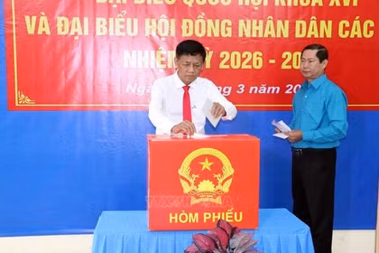 Cử tri thành phố Cần Thơ nô nức thực hiện quyền công dân