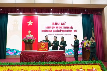 Cán bộ, chiến sĩ lực lượng vũ trang tự hào thực hiện quyền cử tri