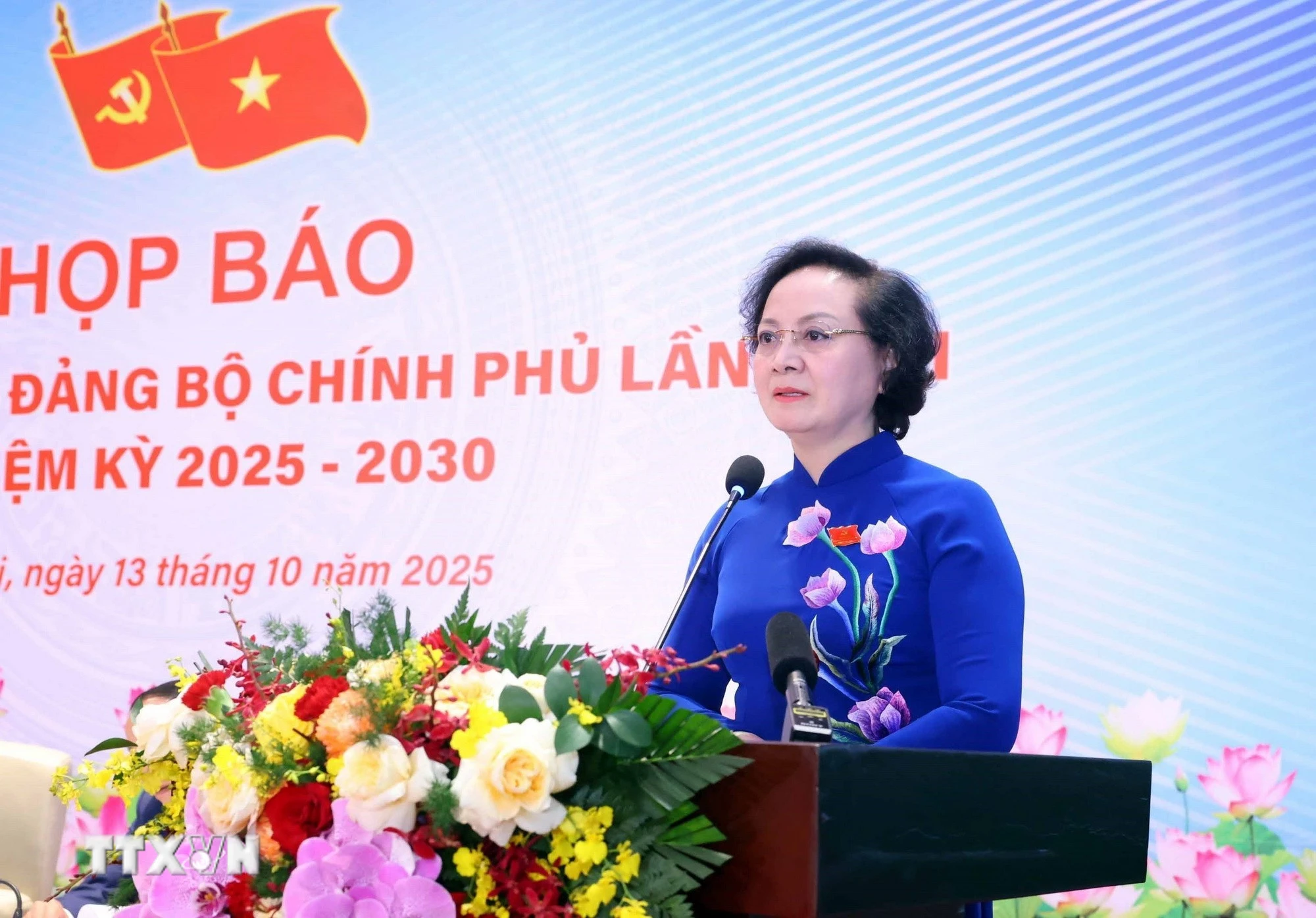 Đồng chí Phạm Thị Thanh Trà, Ủy viên Trung ương Đảng, Ủy viên Ban Thường vụ Đảng ủy Chính phủ, Trưởng ban Tổ chức Đảng ủy Chính phủ, Bộ trưởng Bộ Nội vụ trả lời câu hỏi của phóng viên các cơ quan thông tấn, báo chí. (Ảnh: Phạm Kiên/TTXVN)