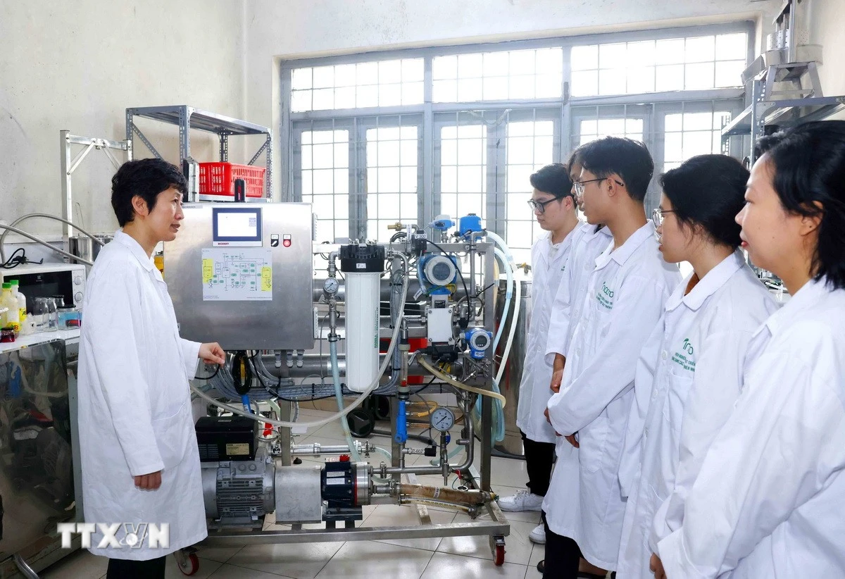 Đảng, Nhà nước và đặc biệt là Chính phủ đã tập trung chỉ đạo quyết liệt, triển khai đồng bộ các giải pháp nhằm tạo bước chuyển mạnh mẽ, thực chất trong phát triển con người, giáo dục-đào tạo, khoa học-công nghệ và đổi mới sáng tạo. (Ảnh: Phương Hoa/TTXVN)