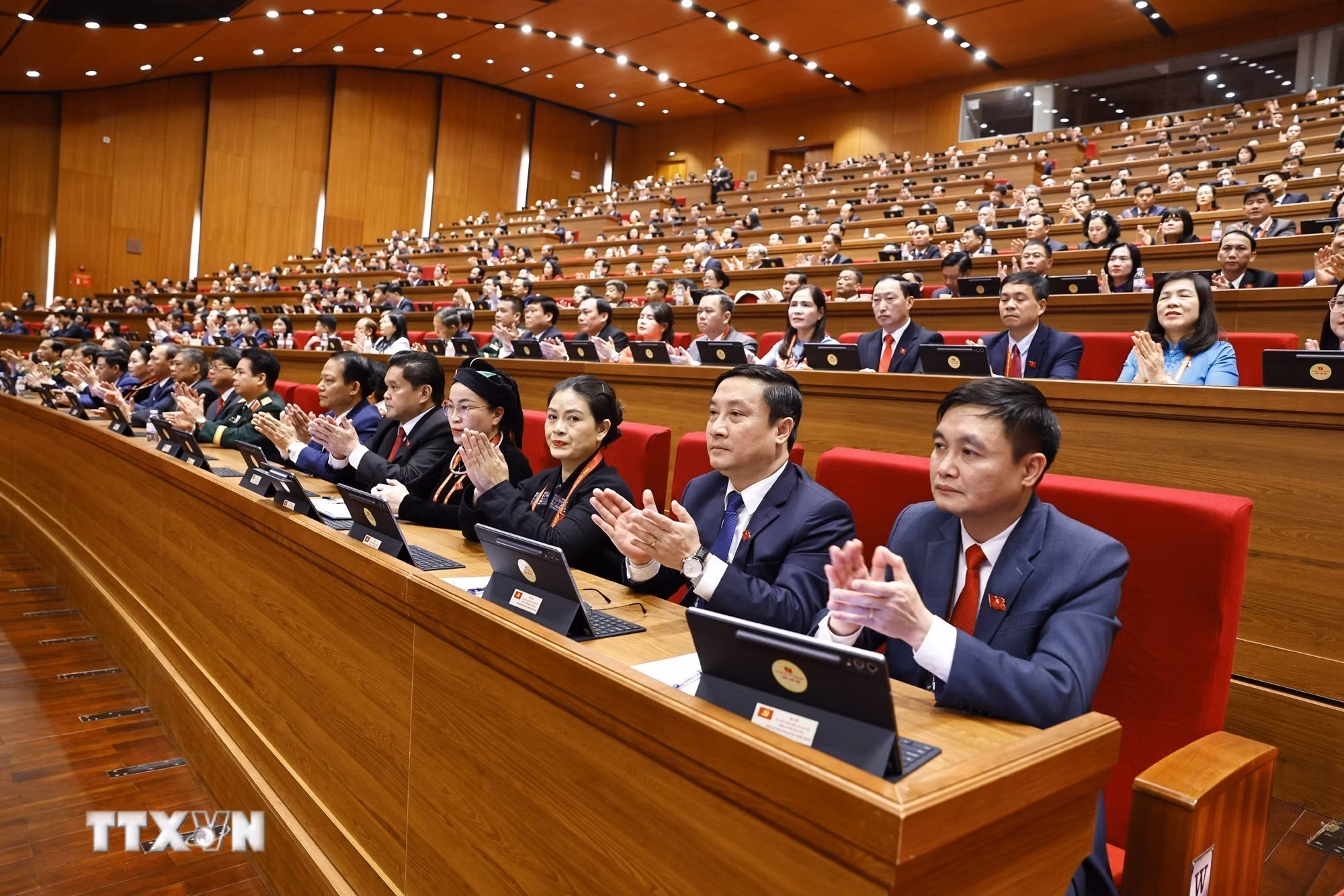 ttxvn-be-mac-dai-hoi-xiv-cua-dang-1.jpg