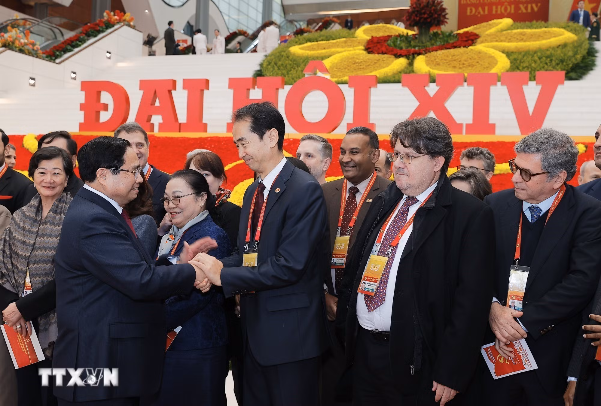ttxvn-be-mac-dai-hoi-xiv-cua-dang-16.jpg
