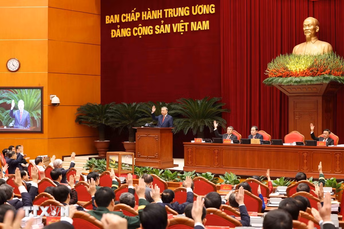 ttxvn-ban-chap-hanh-trung-uong-dang-khoa-xiv-tien-hanh-hoi-nghi-lan-thu-nhat-1-1765.jpg