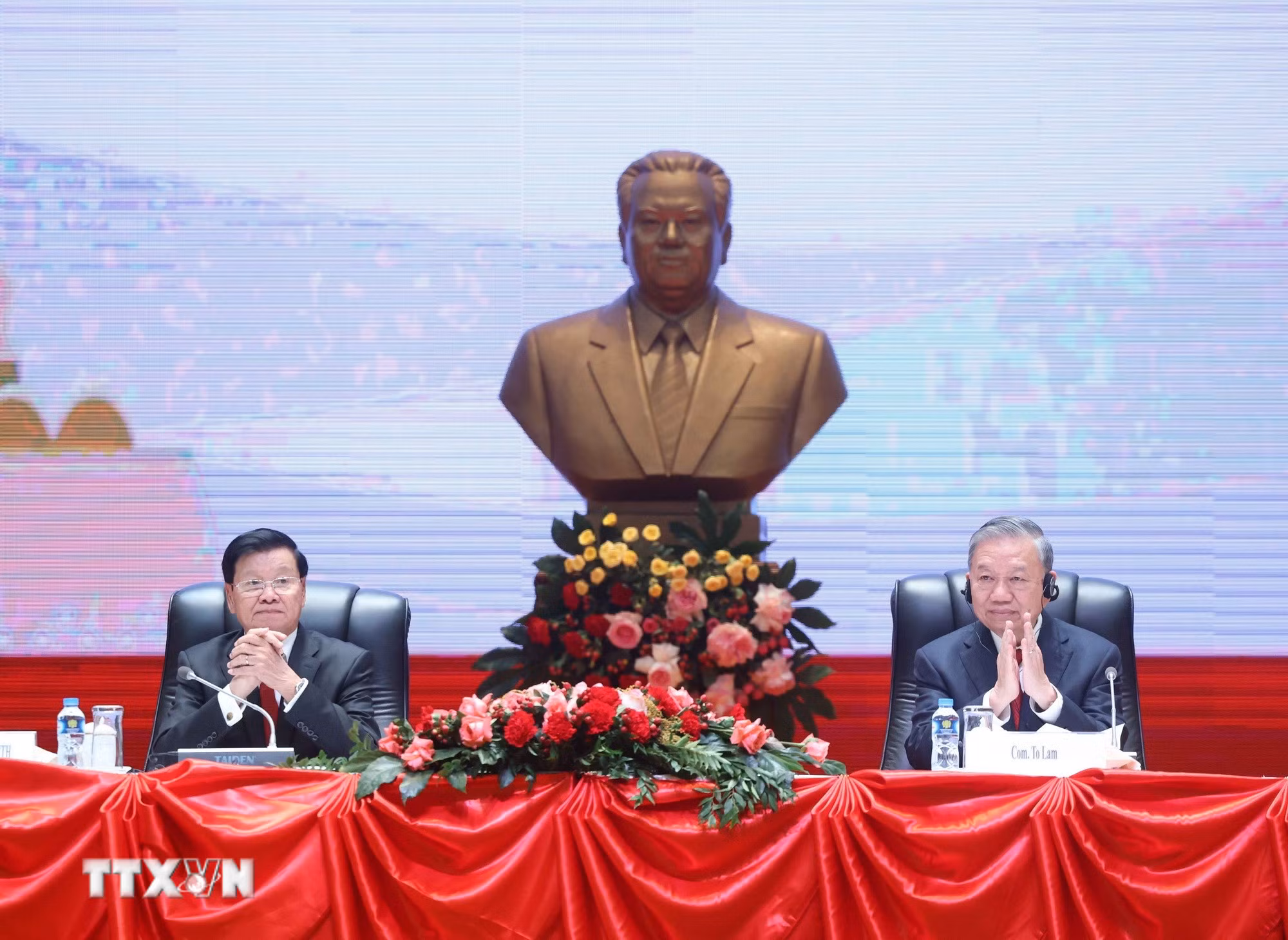 ttxvn-tong-bi-thu-to-lam-va-tong-bi-thu-chu-tich-nuoc-lao-chu-tri-hoi-nghi-thong-bao-ket-qua-dai-hoi-xiv-cua-dang-cong-san-viet-nam-4.jpg