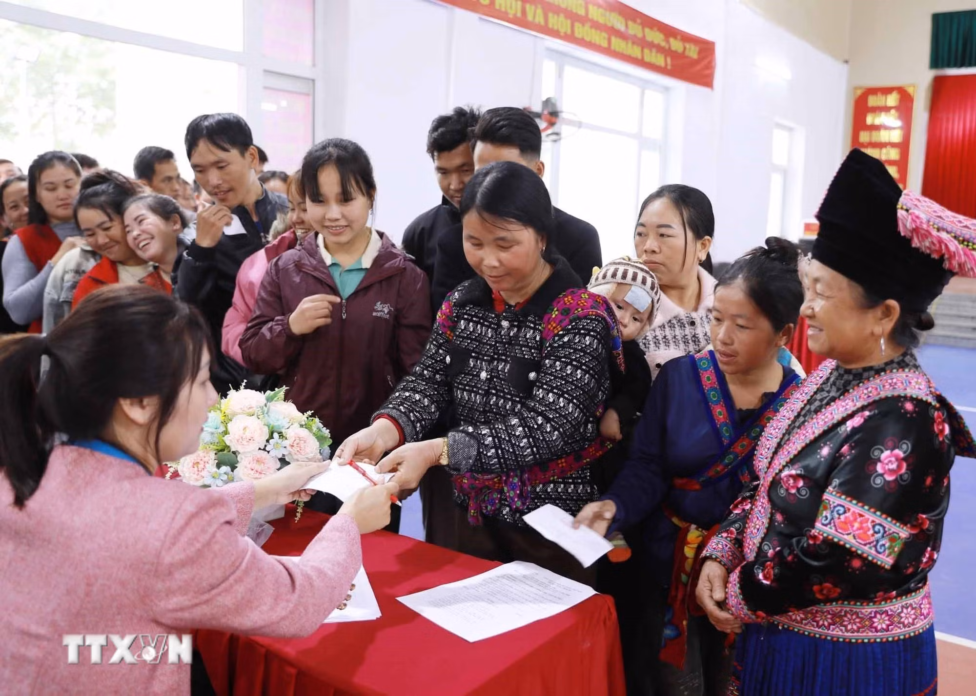 ttxvn-lai-chau-bau-cu2.jpg