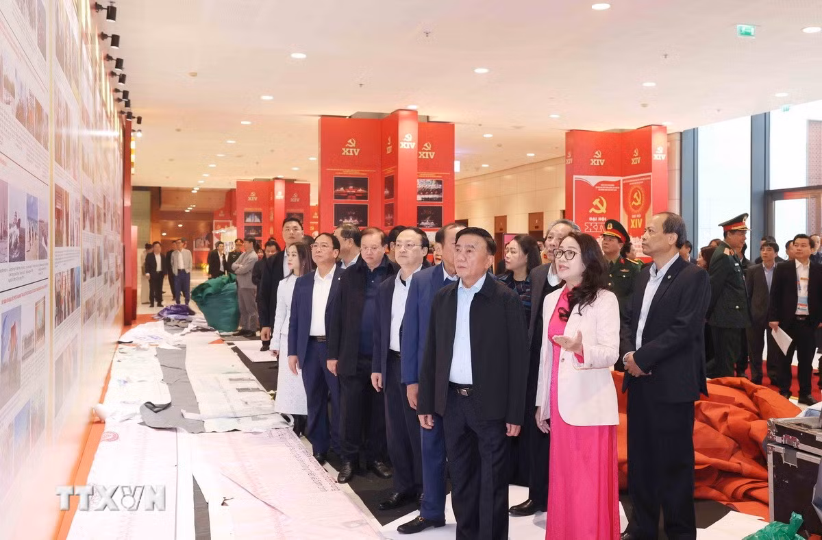 ttxvn-thuong-truc-ban-bi-thu-tran-cam-tu-so-duyet-dai-hoi-xiv-cua-dang-6.jpg