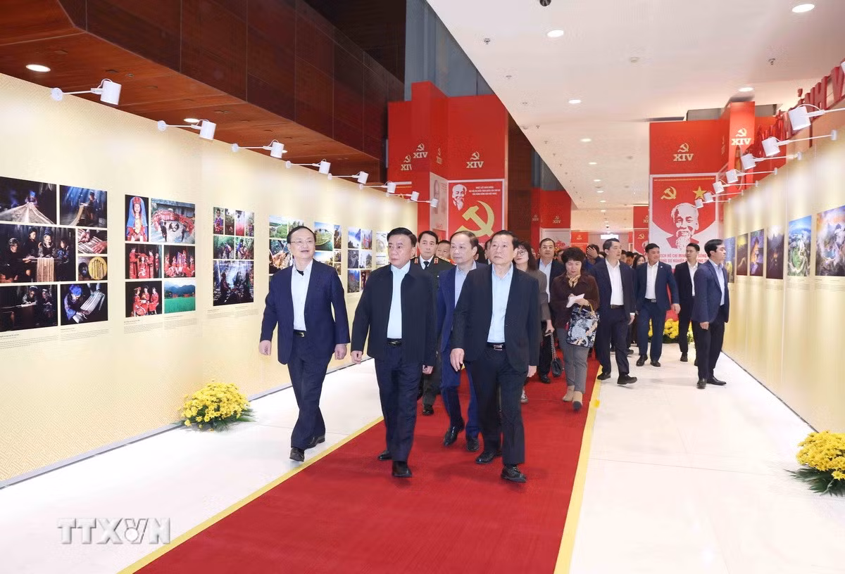 ttxvn-thuong-truc-ban-bi-thu-tran-cam-tu-so-duyet-dai-hoi-xiv-cua-dang-11.jpg