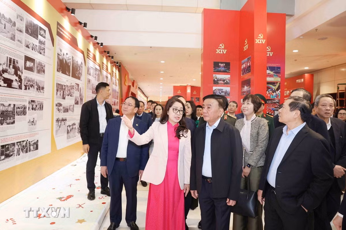 ttxvn-thuong-truc-ban-bi-thu-tran-cam-tu-so-duyet-dai-hoi-xiv-cua-dang-8.jpg