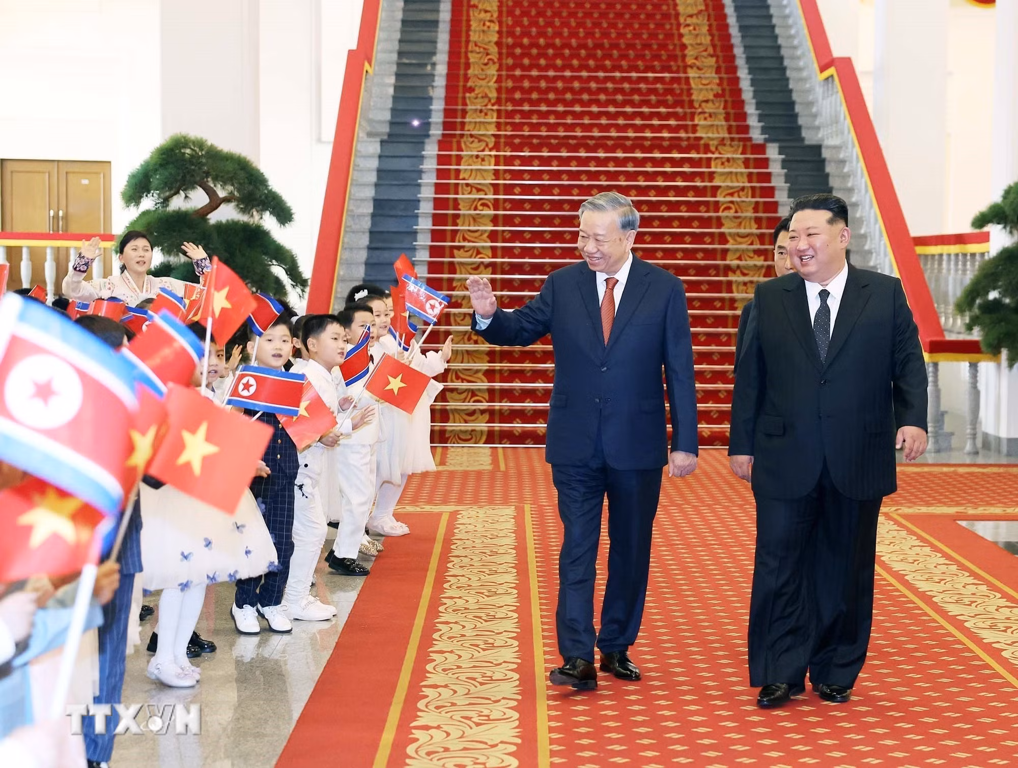ttxvn-tong-bi-thu-to-lam-kim-jong-un.jpg