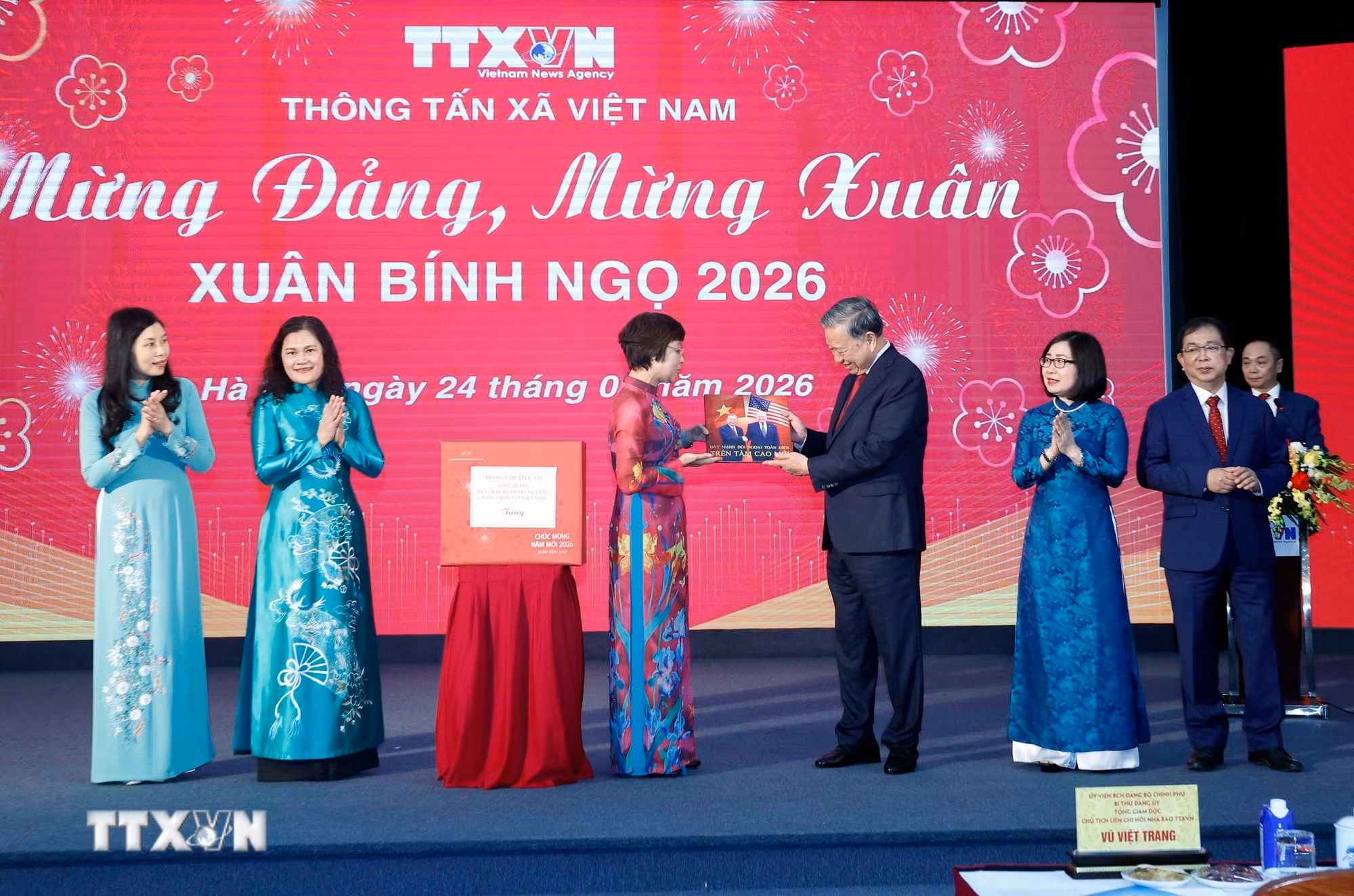 ttxvn-tong-bi-thu-to-lam-chuc-tet-thong-tan-xa-viet-nam-14.jpg