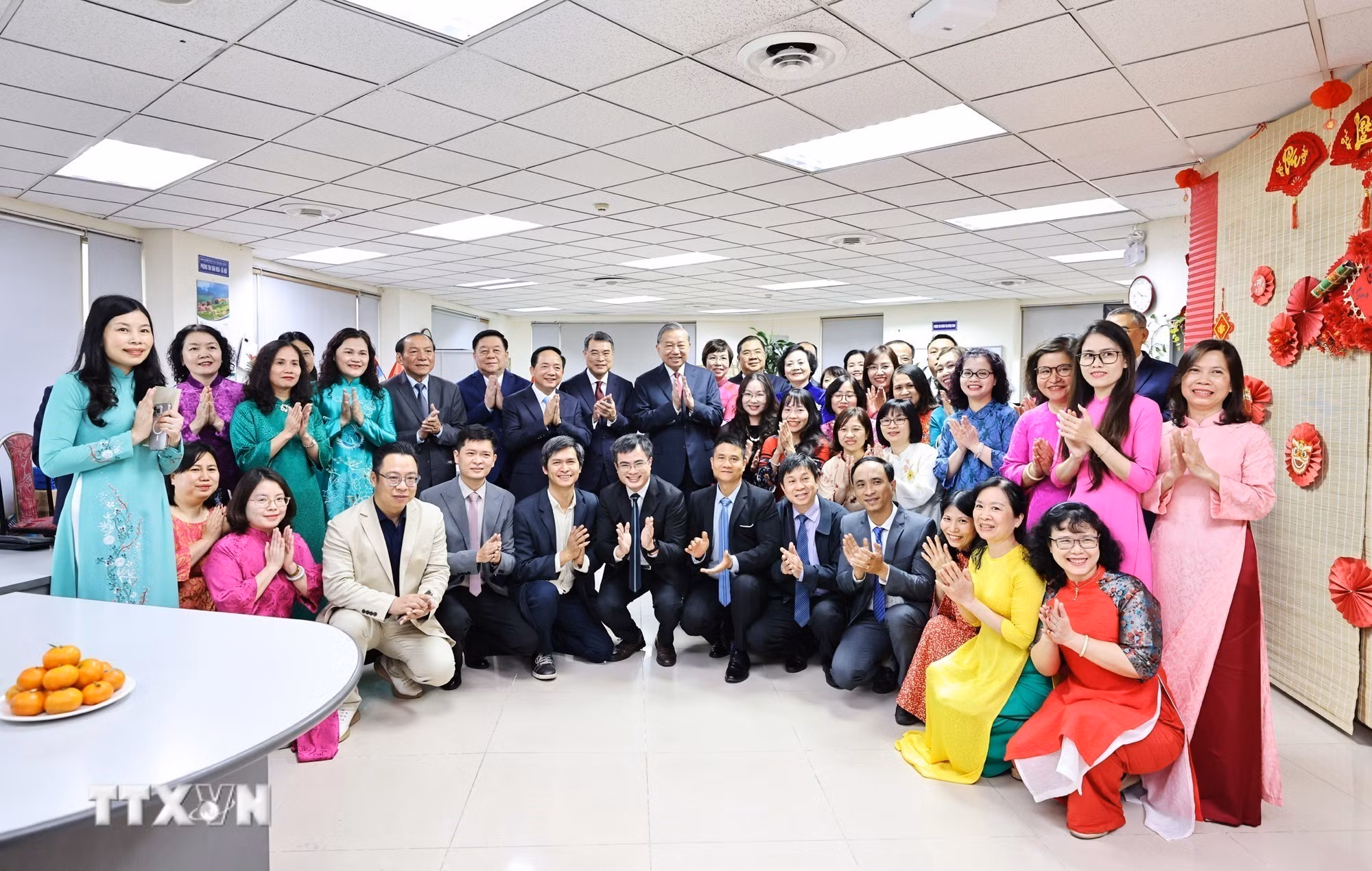 ttxvn-tong-bi-thu-to-lam-chuc-tet-thong-tan-xa-viet-nam-5.jpg