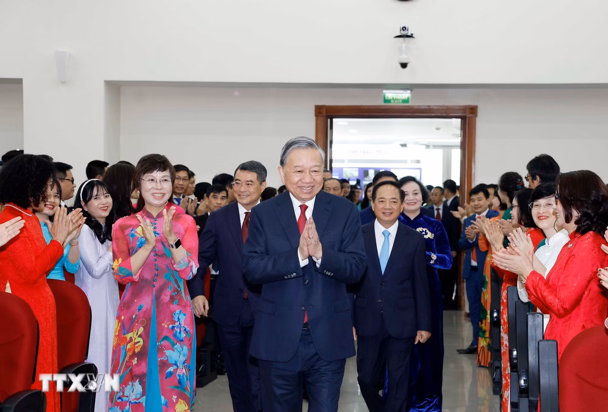 ttxvn-tong-bi-thu-to-lam-chuc-tet-thong-tan-xa-viet-nam-20.jpg