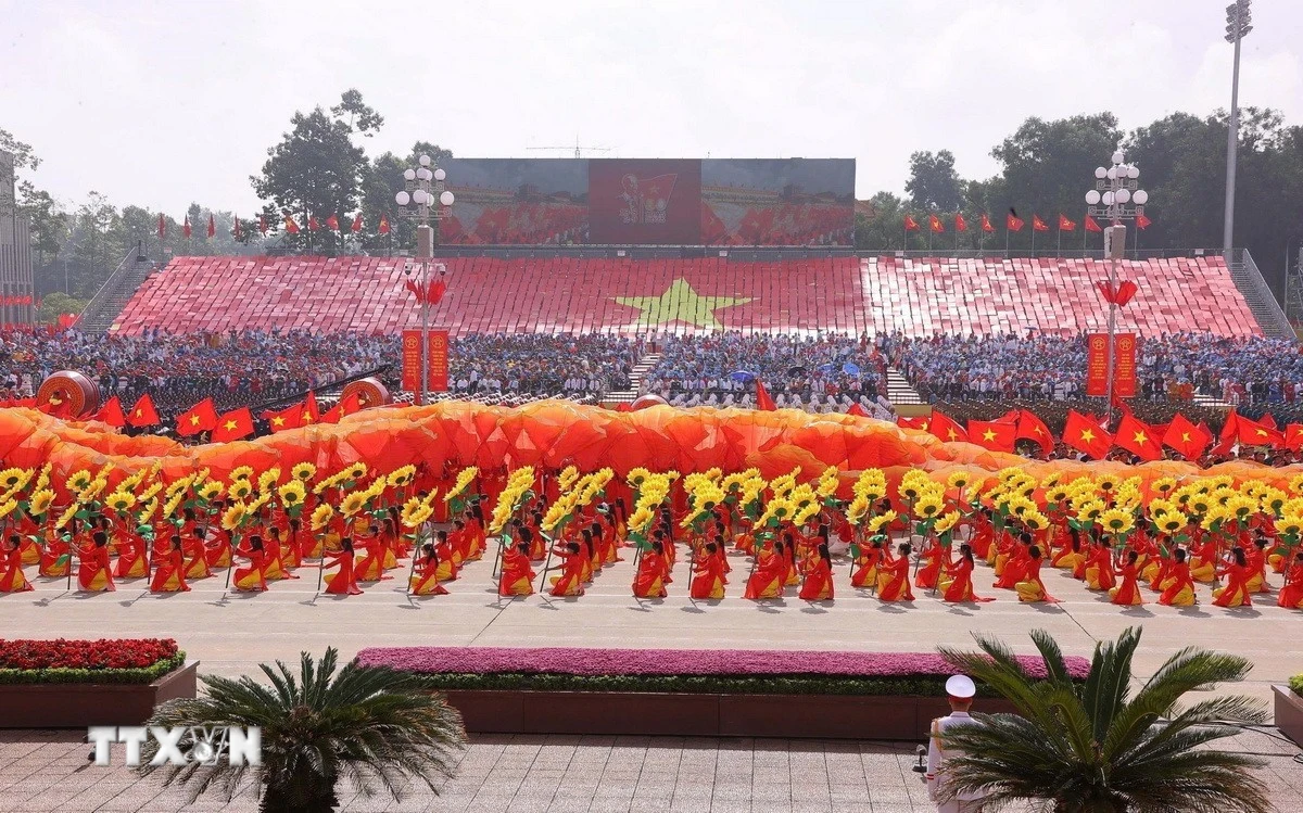 Chương trình nghệ thuật mở màn Lễ kỷ niệm, diễu binh, diễu hành 80 năm Cách mạng tháng Tám và Quốc khánh 2/9, tại Quảng trường Ba Đình (Hà Nội) sáng 2/9/2025. (Ảnh: Văn Điệp/TTXVN)