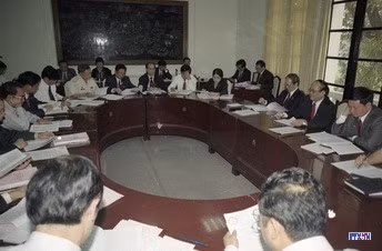 m062882-resize.jpg