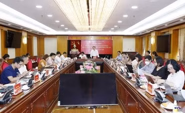 cd2212035-resize.jpg