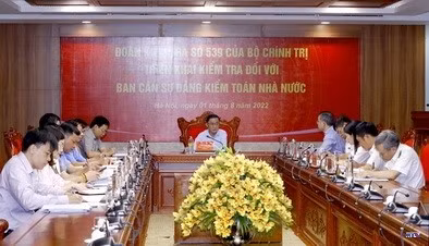 cd2211996-resize.jpg