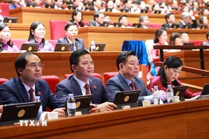 Đoàn đại biểu Đảng bộ tỉnh Thái Nguyên dự phiên thảo luận tại hội trường về các văn kiện Đại hội XIV của Đảng, sáng 21/1. (Nguồn: TTXVN)