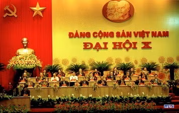 "Đoàn Chủ tịch Phiên họp trù bị Đại hội đại biểu toàn quốc lần thứ X của Đảng.Ảnh: TTXVN"