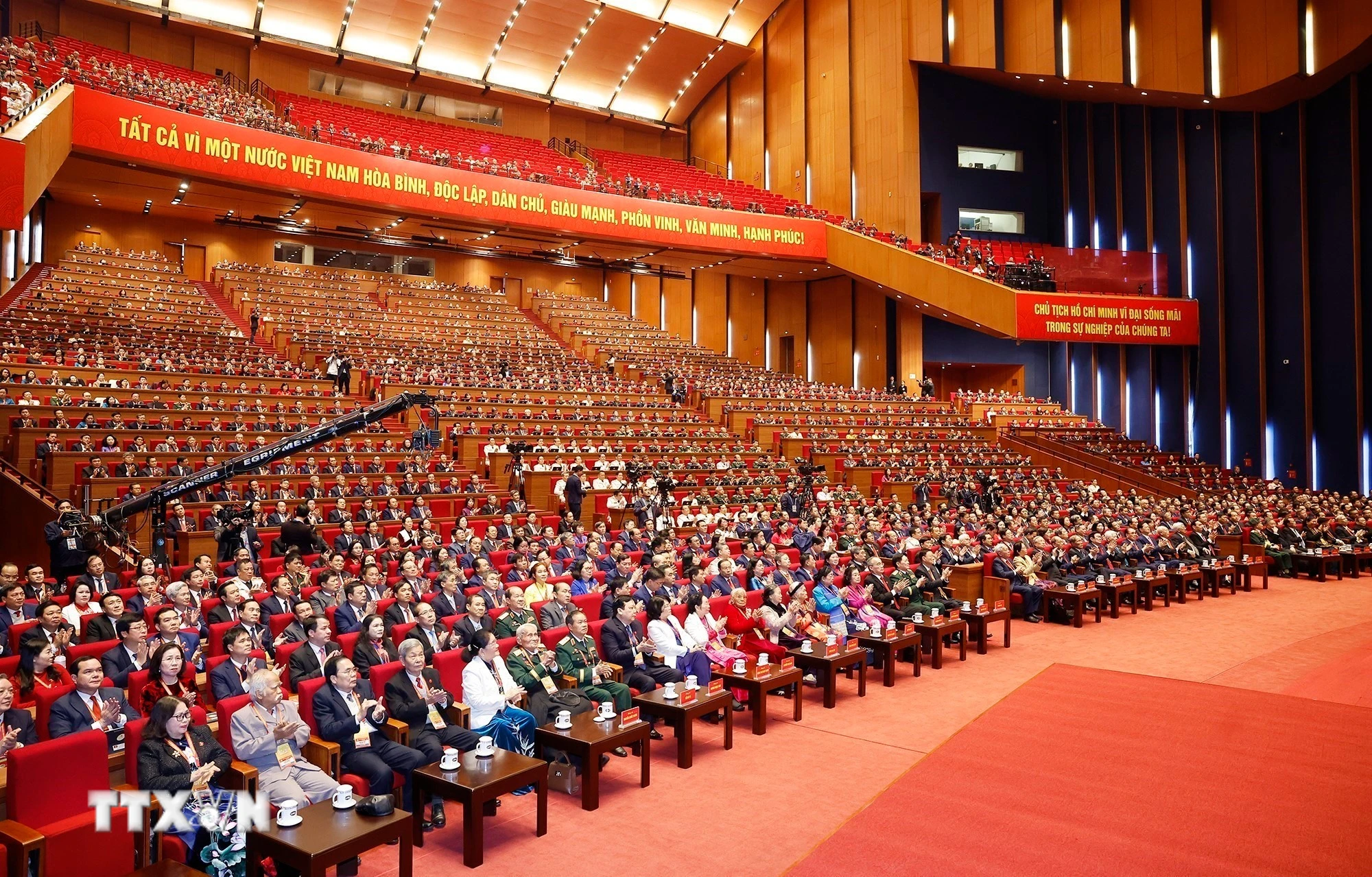 Các đại biểu dự phiên bế mạc Đại hội XIV của Đảng. (Ảnh: TTXVN)