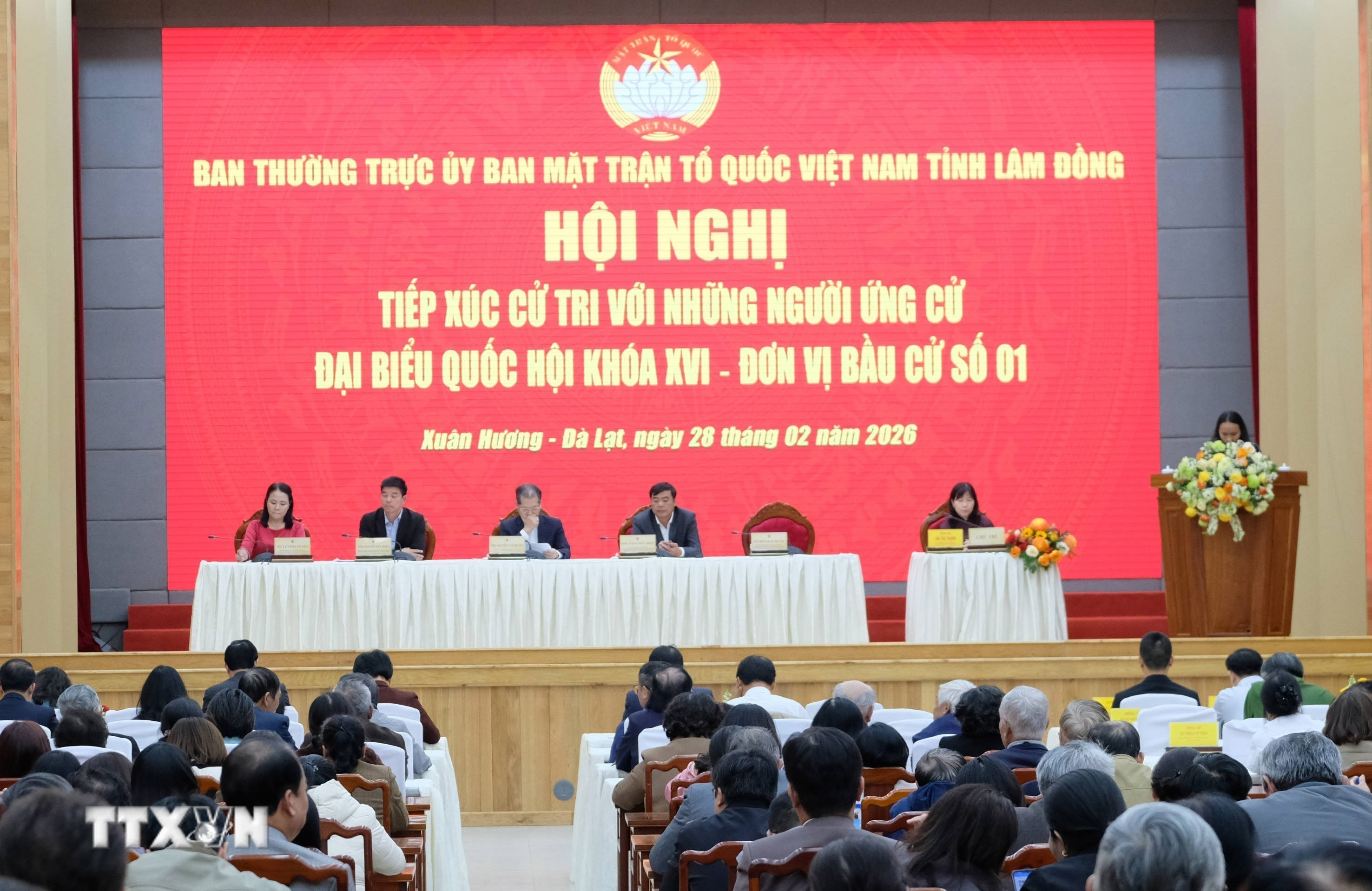 Hội nghị Tiếp xúc cử tri với những người ứng cử Đại biểu Quốc hội khóa XVI tại phường Xuân Hương-Đà Lạt (lâm Đồng) chiều 28/2. (Ảnh: Nguyễn Dũng/TTXVN)