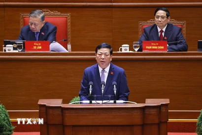 Ông Trần Hồng Minh, Ủy viên Trung ương Đảng, Bí thư Đảng ủy, Bộ trưởng Bộ Xây dựng, tham luận về vấn đề “Đột phá mạnh mẽ phát triển kết cấu hạ tầng trong kỷ nguyên mới." (Ảnh: TTXVN)