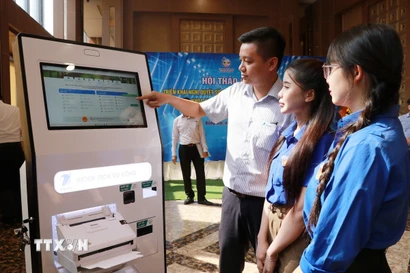 Trải nghiệm ứng dụng khoa học công nghệ, chuyển đổi số vào cuộc sống tại Đồng Nai. (Ảnh: Lê Xuân/TTXVN)