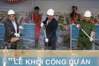 Sáng 19/12/2025, tỉnh Gia Lai tổ chức Lễ khởi công Dự án điểm số 2 (2-2) Khu du lịch biển Nhơn Lý-Cát Tiến thuộc Khu kinh tế Nhơn Hội, xã Ngô Mây. (Ảnh: Đình Quân/TTXVN)