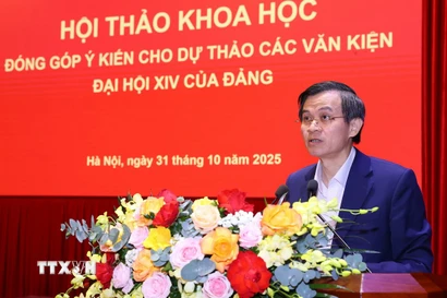 Phó Giám đốc Thường trực Học viện Chính trị quốc gia Hồ Chí Minh Đoàn Minh Huấn phát biểu khai mạc và đề dẫn hội thảo. (Ảnh: Văn Điệp/TTXVN)