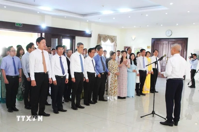 Lễ kỷ niệm 96 năm Ngày thành lập Đảng Cộng sản Việt Nam tại trụ sở Đại sứ quán Việt Nam ở thủ đô Phnom Penh. (Ảnh: Hoàng Minh/TTXVN)