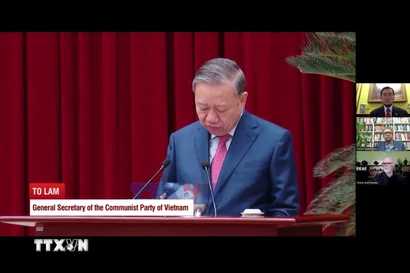 Các thành viên dự tọa đàm từ các điểm cầu theo dõi bài phát biểu của Tổng Bí thư Tô Lâm, do Hội CVFS chuẩn bị. (Ảnh: TTXVN phát)