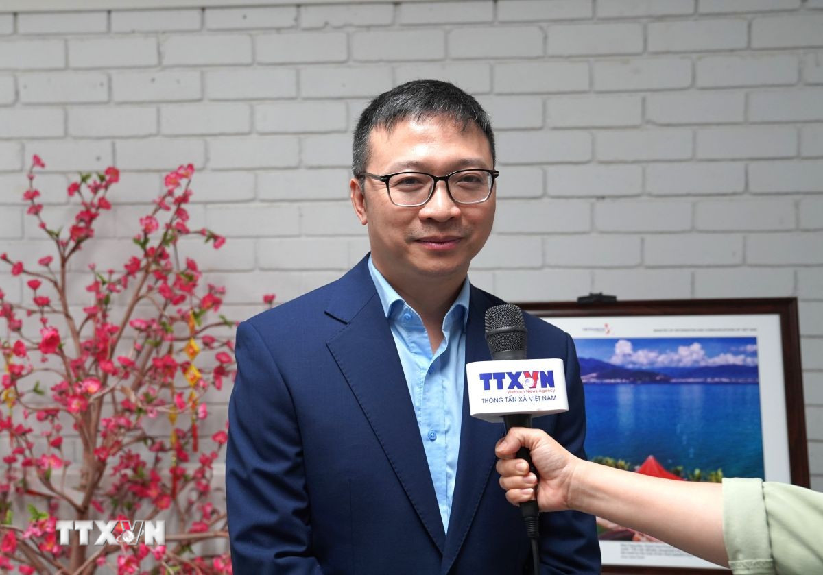 Luật sư Đỗ Gia Thắng - Tổng Thư ký Hội Doanh nhân Việt Nam tại Australia (VBAA) - trả lời phỏng vấn của phóng viên TTXVN tại Australia. (Ảnh: Lê Đạt/TTXVN)