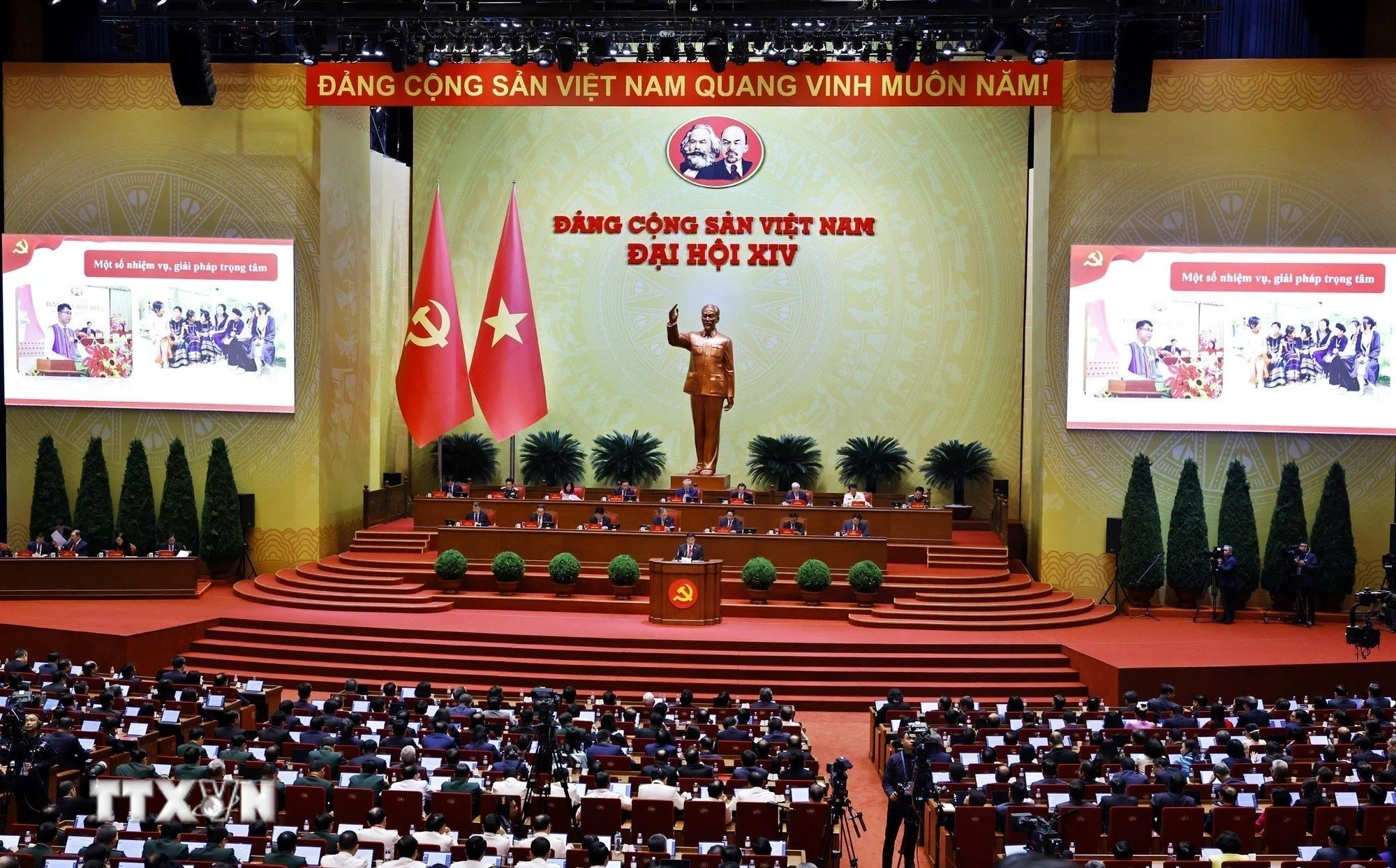 Phiên thảo luận tại hội trường về các văn kiện Đại hội, chiều 21/1. (Ảnh: TTXVN)