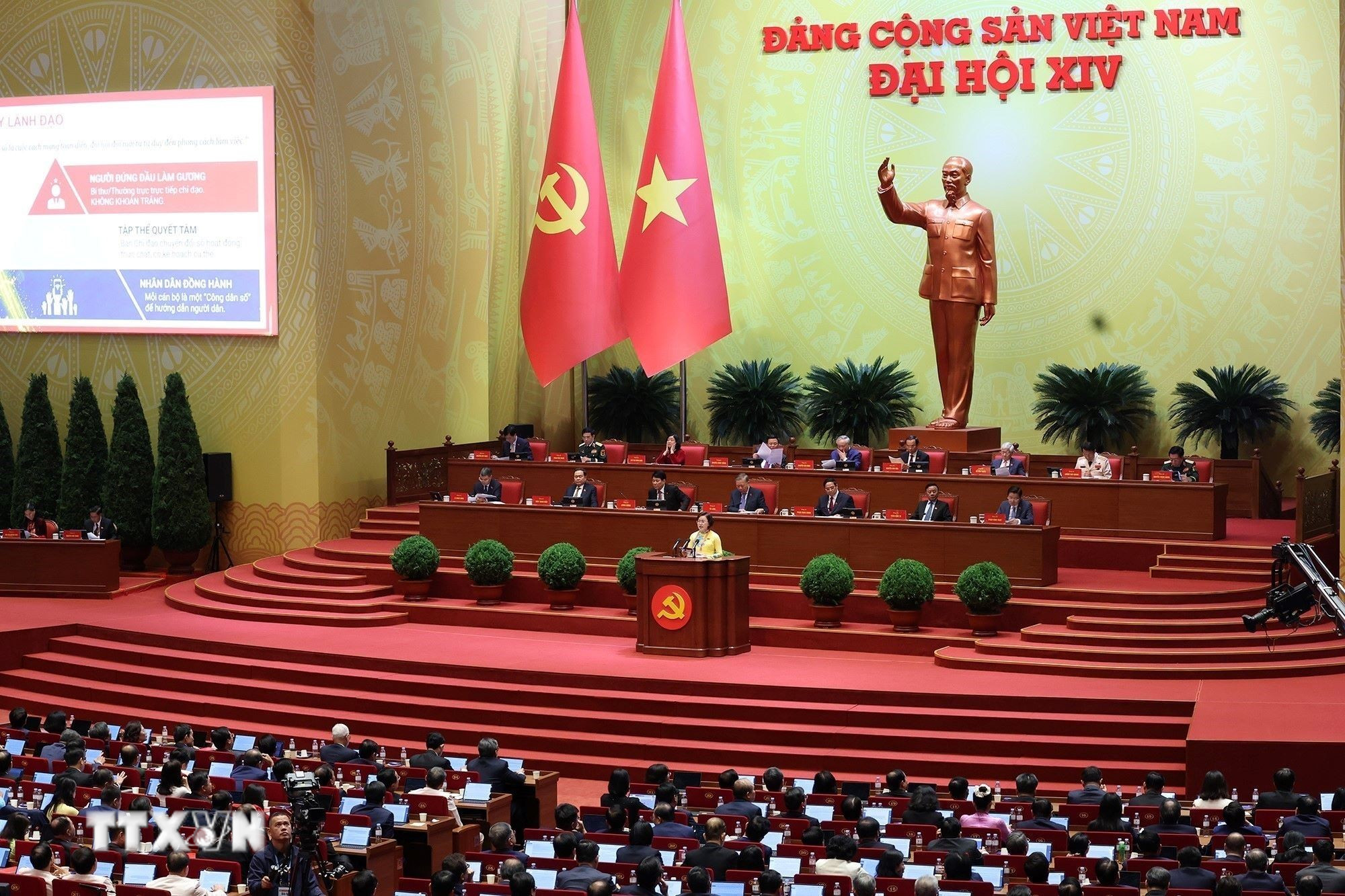 Phiên thảo luận tại hội trường về các văn kiện Đại hội. (Ảnh: TTXVN)