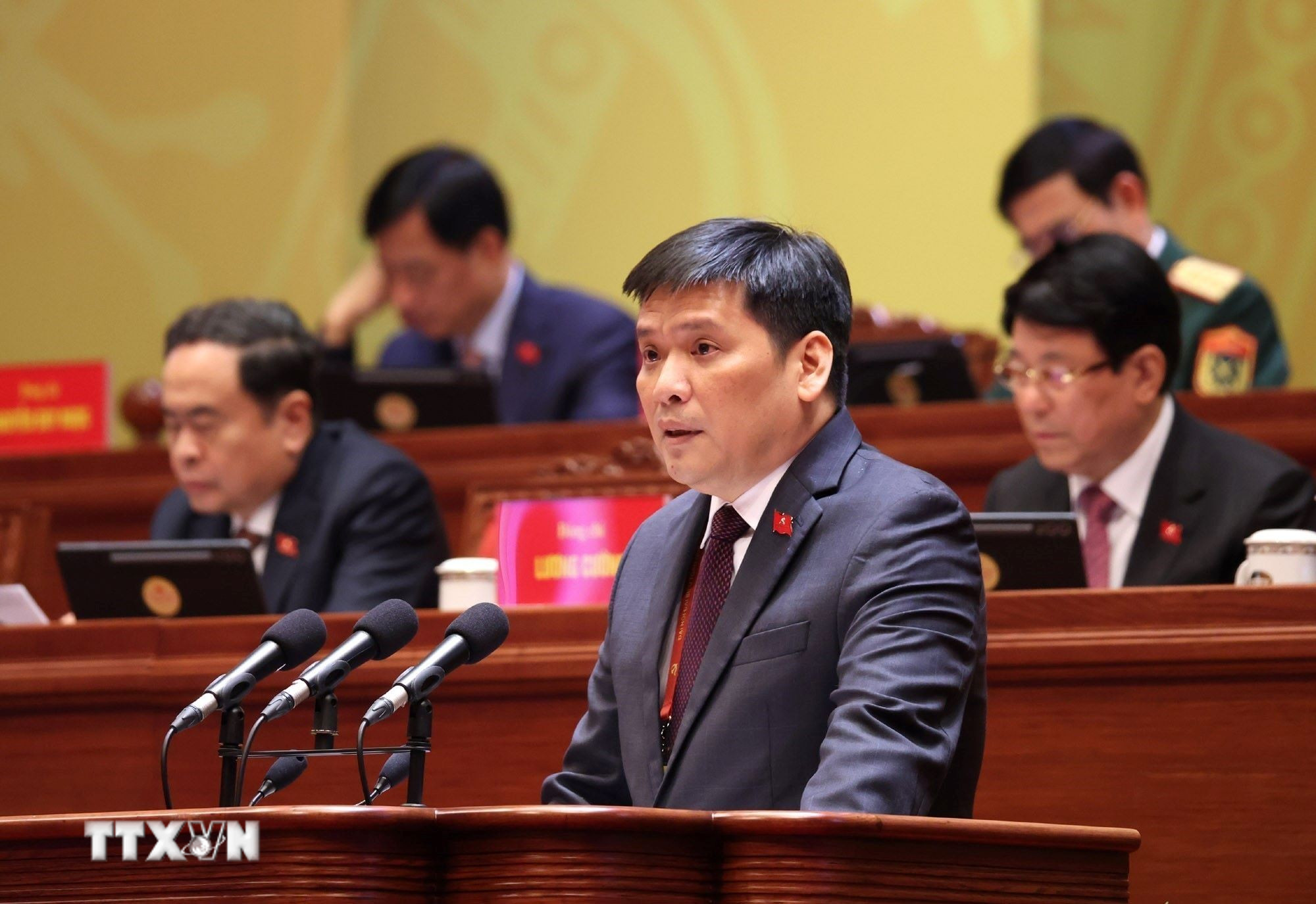 Đồng chí Nguyễn Thanh Bình, Phó Trưởng Ban Tổ chức Trung ương, tham luận về vấn đề “Xây dựng, hoàn thiện tổ chức bộ máy của hệ thống chính trị đáp ứng yêu cầu phát triển đất nước trong kỷ nguyên mới.” (Ảnh: TTXVN)