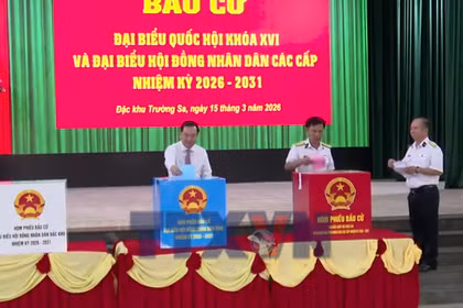 Cử tri đặc khu Trường Sa hòa chung ngày hội bầu cử của cả nước 