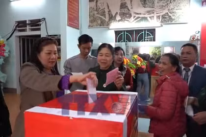 Cử tri vùng “đất lửa” Quảng Trị nô nức đi bầu trong ngày hội non sông 